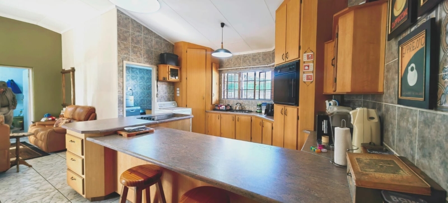 6 Bedroom Property for Sale in Mooivallei Park North West